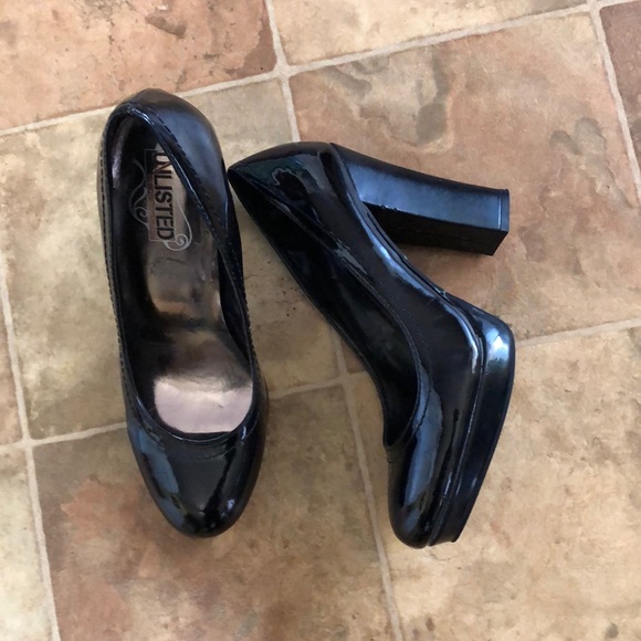 Ladies Pumps - Picture 3 of 5